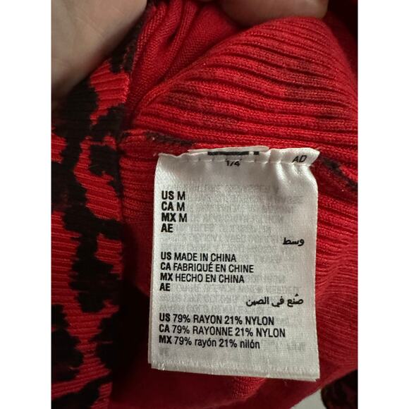 JM COLLECTION Red Leopard Gold-Tone Button Sleeve Detail Knit Sweater Top - Sz M - Picture 6 of 6